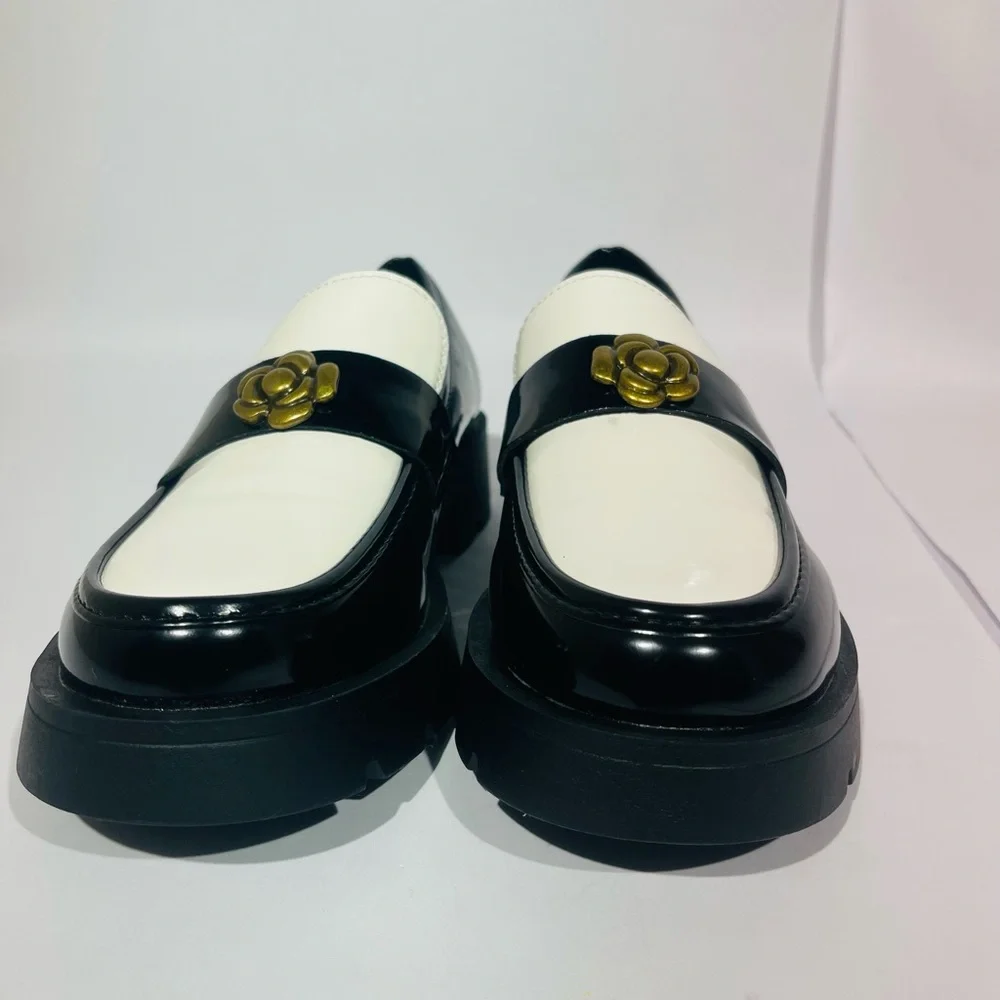 Elegant Black and White Loafers - Picture 2 of 13